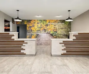 Photo 4 - La Quinta Inn & Suites by Wyndham Montgomery