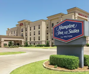 Photo 2 - Hampton Inn & Suites Enid