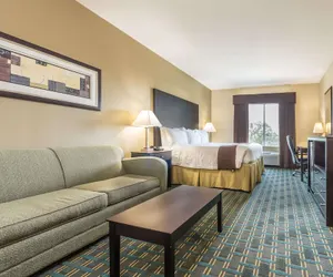 Photo 5 - Days Inn & Suites by Wyndham Mineral Wells