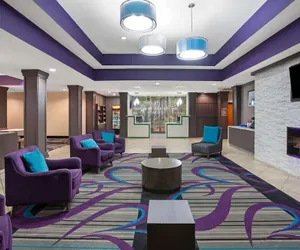 Photo 3 - La Quinta Inn & Suites by Wyndham Pasadena North