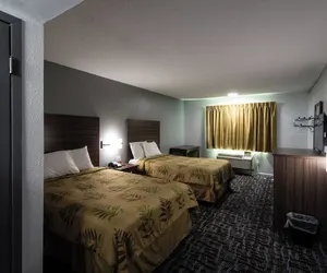 Photo 3 - Regency Inn And Suites Nashville