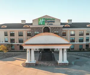 Photo 2 - Holiday Inn Express Hotel & Suites St. Robert, an IHG Hotel