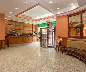 Photo 2 - Chelsea Savoy Hotel