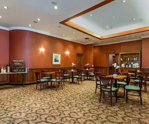 Photo 4 - Chelsea Savoy Hotel