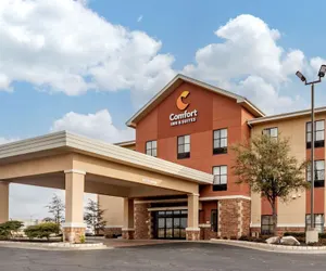 Photo 2 - Comfort Inn & Suites Shawnee North near I-40