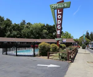 Photo 2 - Muir Lodge Motel