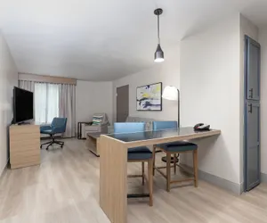Photo 2 - Candlewood Suites Houston (The Woodlands) by IHG