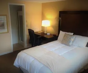 Photo 4 - Wayne Inn