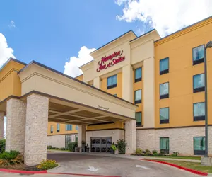 Photo 2 - Hampton Inn & Suites Bastrop