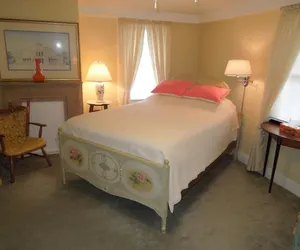 Photo 5 - Victorian Bed & Breakfast