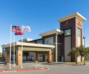 Photo 2 - La Quinta Inn & Suites by Wyndham Austin NW/Lakeline Mall