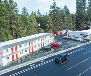 Photo 2 - Budget Inn Bend by OYO