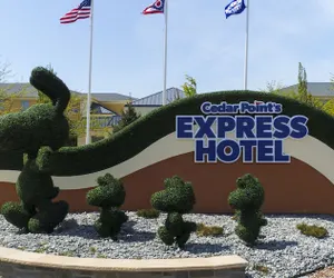 Photo 2 - Cedar Point's Express Hotel
