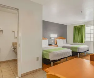 Photo 5 - Studio 6 Opelika, AL - Auburn Al