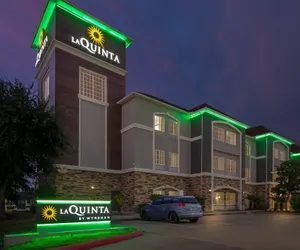 Photo 2 - La Quinta Inn & Suites by Wyndham Houston Energy Corridor