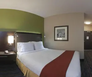 Photo 4 - Holiday Inn Express Hotel & Suites Fulton by IHG