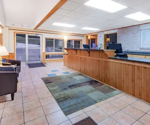 Photo 3 - Days Inn & Suites by Wyndham St. Ignace Lakefront