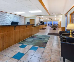 Photo 4 - Days Inn & Suites by Wyndham St. Ignace Lakefront