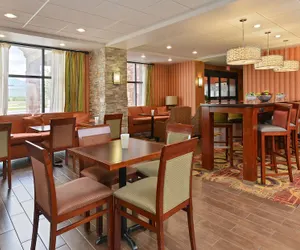 Photo 3 - Hampton Inn Muscatine