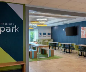Photo 4 - Spark by Hilton Hammond
