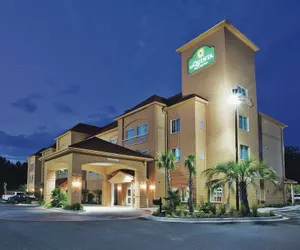 Photo 2 - La Quinta Inn & Suites by Wyndham Hinesville - Fort Stewart