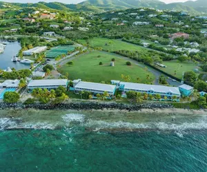 Photo 2 - Tamarind Reef Resort Spa & Marina