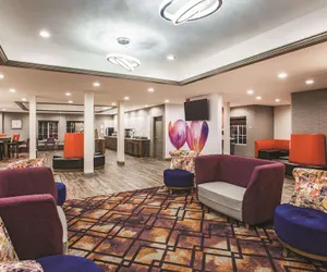 Photo 4 - La Quinta Inn & Suites by Wyndham Chambersburg