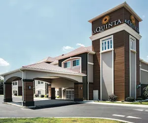 Photo 2 - La Quinta Inn & Suites by Wyndham Chambersburg