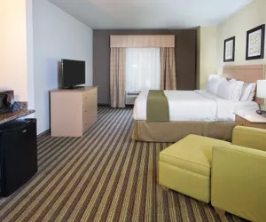 Photo 5 - Holiday Inn Express Hotel & Suites Alvarado, an IHG Hotel