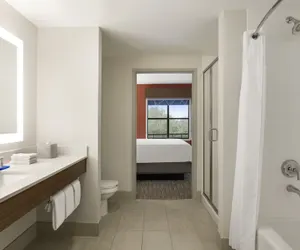 Photo 5 - Holiday Inn Express & Suites Mt. Pleasant by IHG