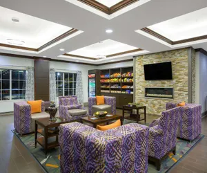 Photo 3 - La Quinta Inn & Suites by Wyndham Tupelo