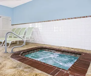 Photo 2 - La Quinta Inn & Suites by Wyndham Austin - Cedar Park