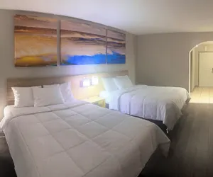Photo 4 - Days Inn & Suites by Wyndham Tampa near Ybor City