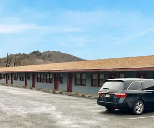 Photo 2 - Pleasant Valley Motel West Stockbridge