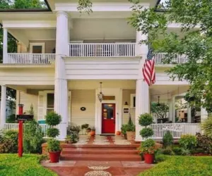 Photo 2 - O'Casey's Boutique Inn