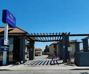 Photo 2 - Baymont by Wyndham Bakersfield
