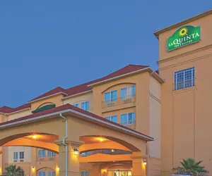 Photo 2 - La Quinta Inn & Suites by Wyndham Columbus TX