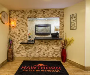 Photo 5 - Hawthorn Extended Stay by Wyndham Saint Robert