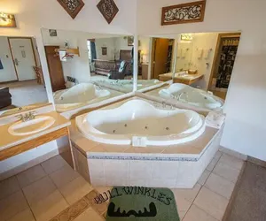 Photo 5 - Bullwinkles Rustic Lodge