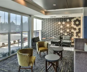 Photo 3 - Holiday Inn Express & Suites Nashville Metrocenter Downtown by IHG