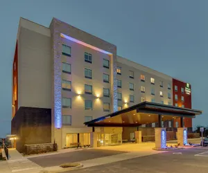Photo 2 - Holiday Inn Express & Suites Nashville Metrocenter Downtown by IHG