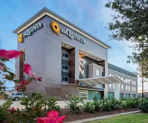 Photo 2 - La Quinta Inn & Suites by Wyndham Katy