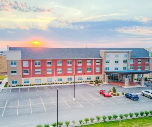 Photo 2 - Holiday Inn Express & Suites Remington by IHG