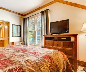 Photo 5 - Spacious 1br -river Run Village-hot Tub & Kids Ski Free 1 Bedroom Condo by RedAwning