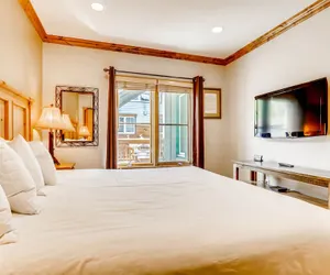 Photo 3 - Updated 1br Premier At Black Bear Lodge- Kids Ski Free 1 Bedroom Condo by RedAwning