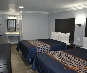 Photo 5 - Sea Garden Inn