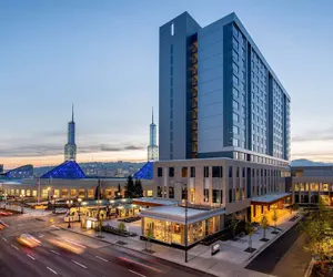 Photo 2 - Hyatt Regency Portland at the Oregon Convention Center