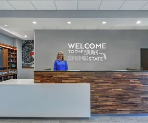 Photo 5 - Hampton Inn & Suites Middleburg