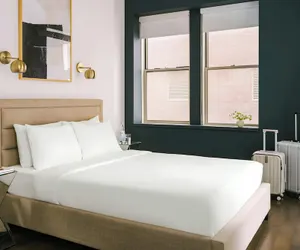 Photo 5 - Sonder by Marriott Bonvoy One Platt Apartments Financial District