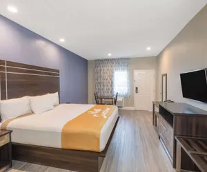 Photo 2 - Days Inn & Suites by Wyndham La Porte